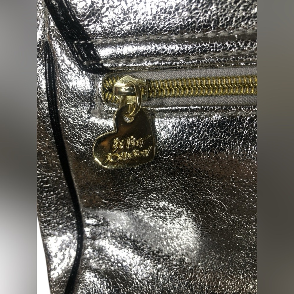 RETRO BETSEY JOHNSON Kitsch Silver Phone Crossbody Bag - Picture 7 of 7